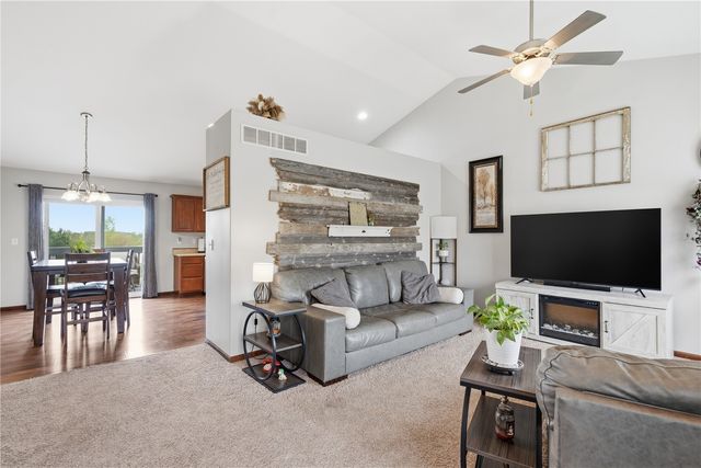 8417 Brighton Court, Cedar Rapids, IA 52404
