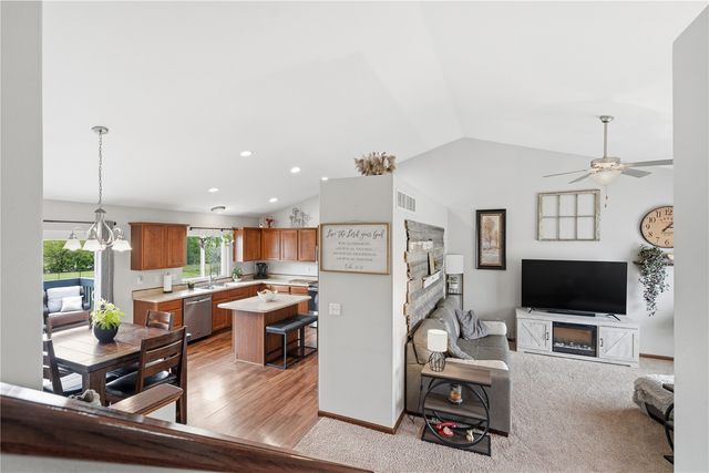 8417 Brighton Court, Cedar Rapids, IA 52404