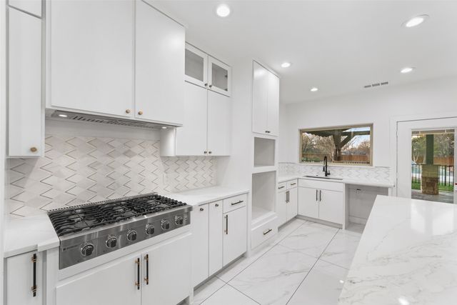 1315 Sierra Blanca Drive, Duncanville, TX 75116