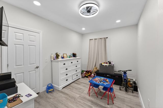 25 Tripoli St, Cranston, RI 02909