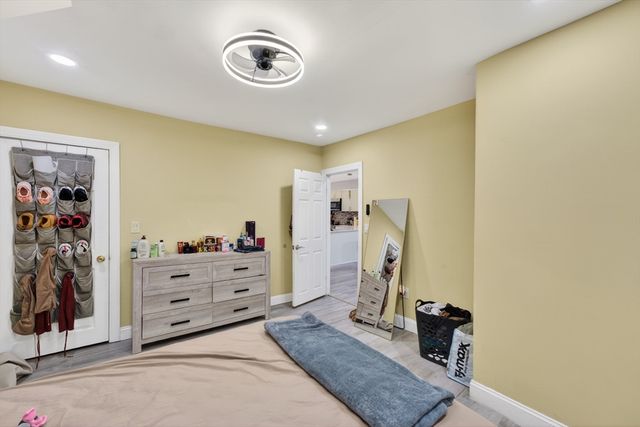 25 Tripoli St, Cranston, RI 02909