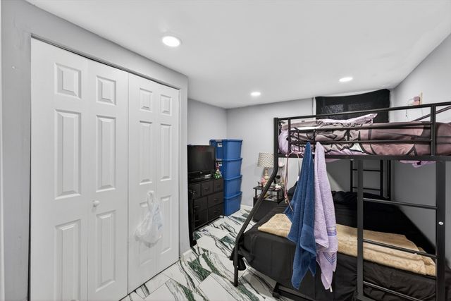 25 Tripoli St, Cranston, RI 02909