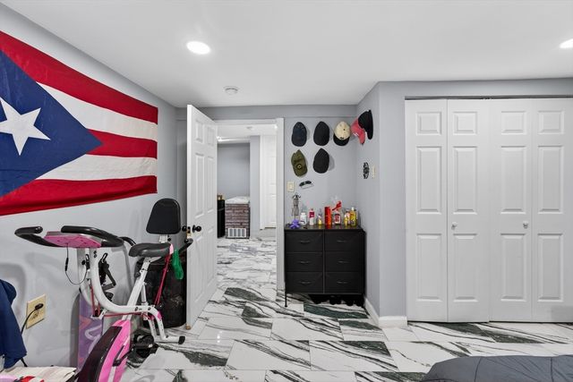 25 Tripoli St, Cranston, RI 02909