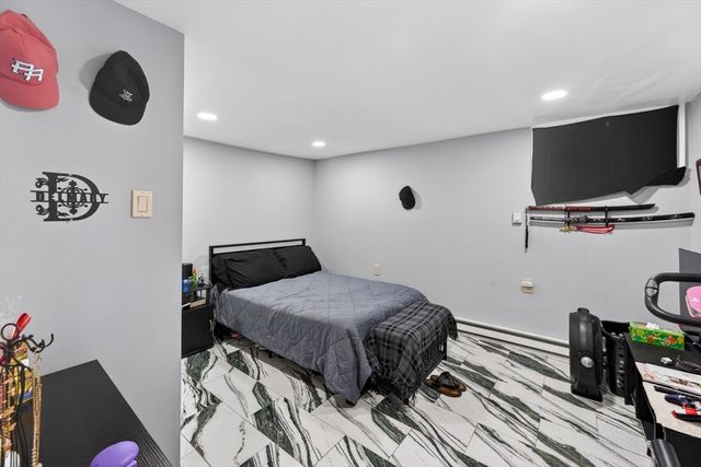 25 Tripoli St, Cranston, RI 02909