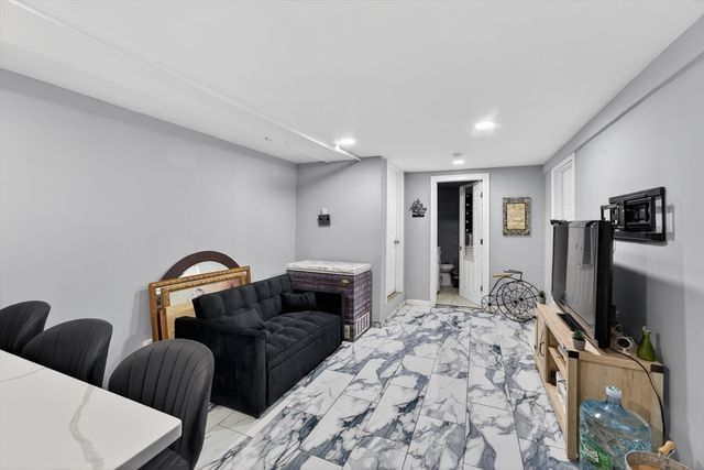 25 Tripoli St, Cranston, RI 02909