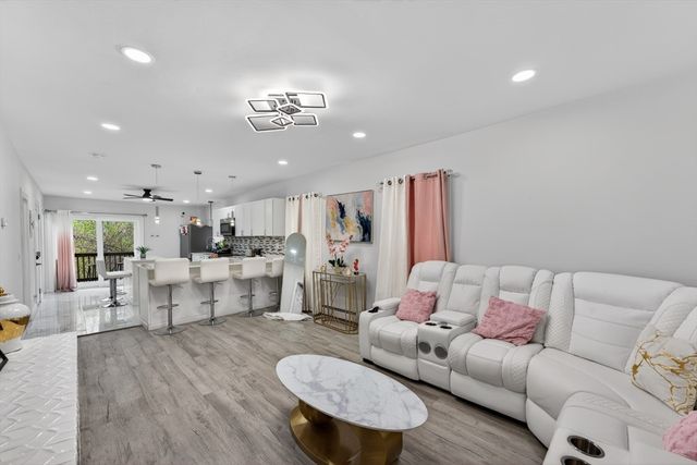 25 Tripoli St, Cranston, RI 02909