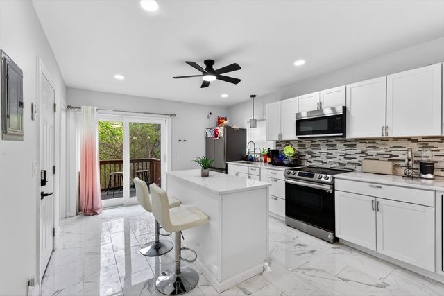 25 Tripoli St, Cranston, RI 02909