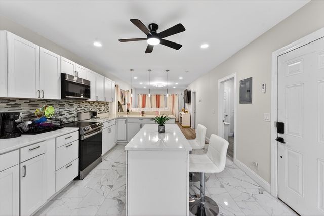 25 Tripoli St, Cranston, RI 02909