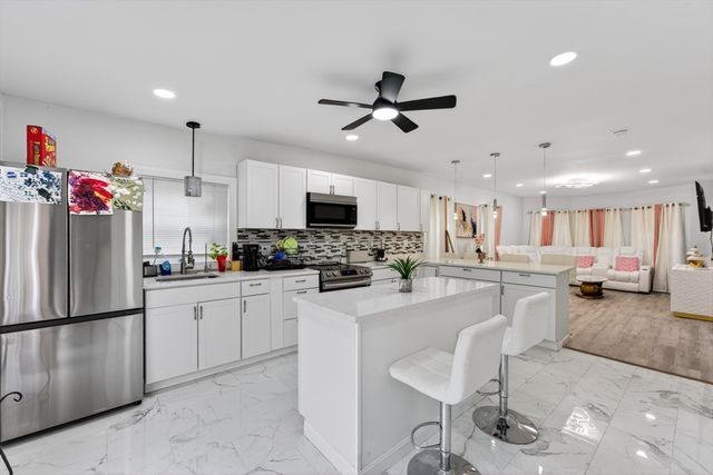 25 Tripoli St, Cranston, RI 02909