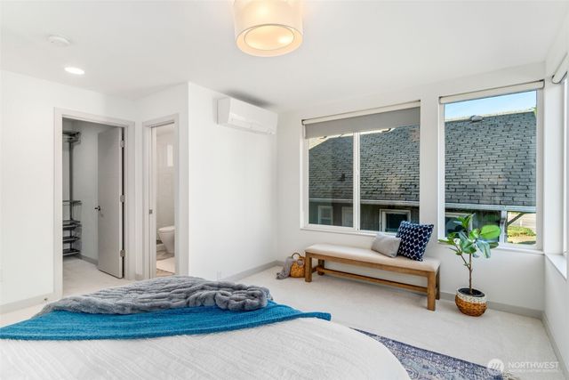 4459 Midvale Avenue N, Seattle, WA 98103