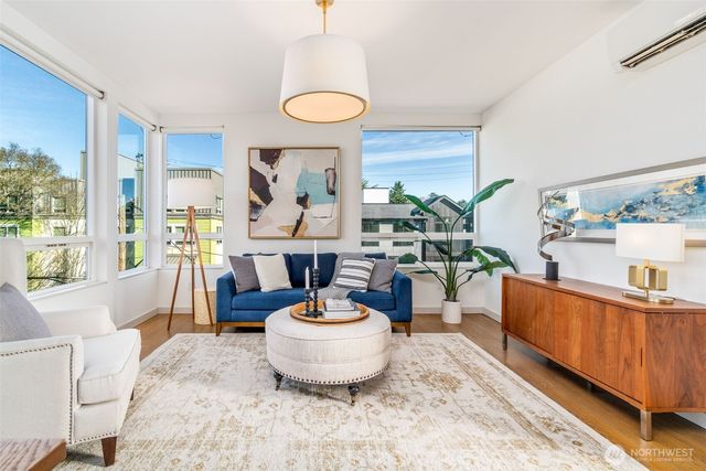 4459 Midvale Avenue N, Seattle, WA 98103