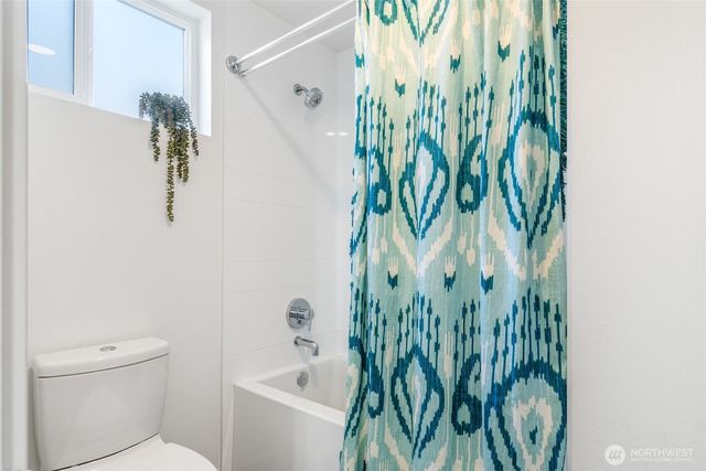 4459 Midvale Avenue N, Seattle, WA 98103