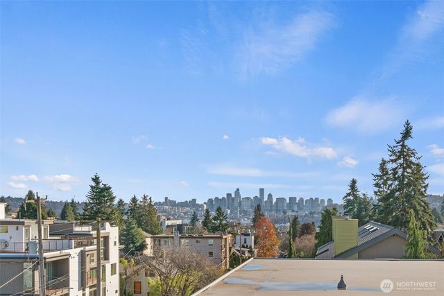 4459 Midvale Avenue N, Seattle, WA 98103