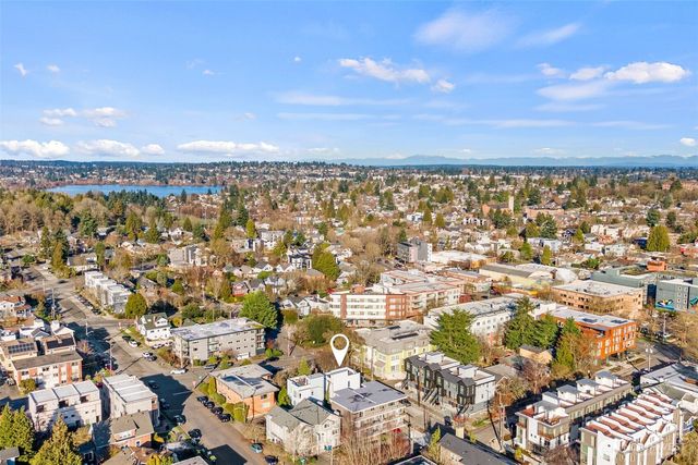 4459 Midvale Avenue N, Seattle, WA 98103