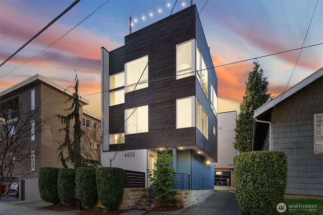 4459 Midvale Avenue N, Seattle, WA 98103