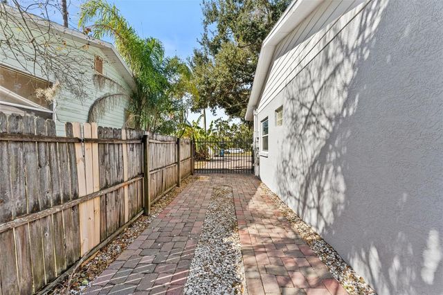 7425 SEAGULL WAY, Tampa, FL 33635