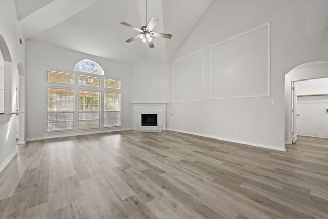 202 Forestridge Drive, Mansfield, TX 76063