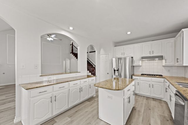 202 Forestridge Drive, Mansfield, TX 76063