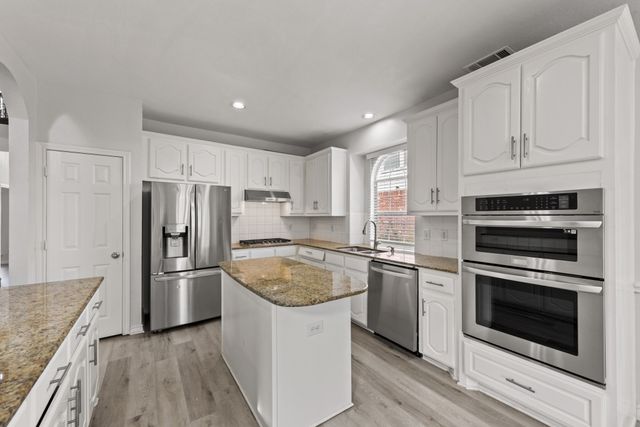 202 Forestridge Drive, Mansfield, TX 76063