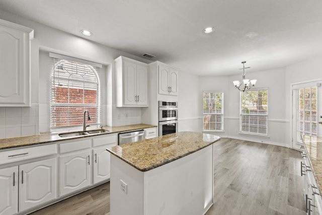 202 Forestridge Drive, Mansfield, TX 76063