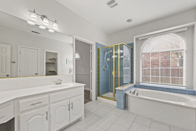 202 Forestridge Drive, Mansfield, TX 76063