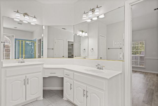 202 Forestridge Drive, Mansfield, TX 76063