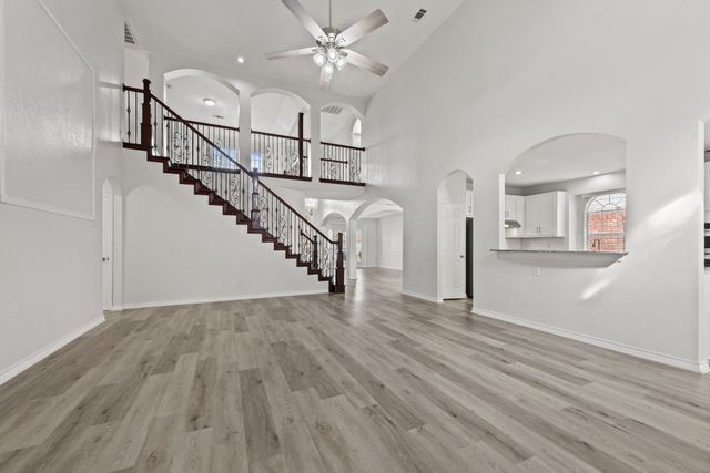 202 Forestridge Drive, Mansfield, TX 76063