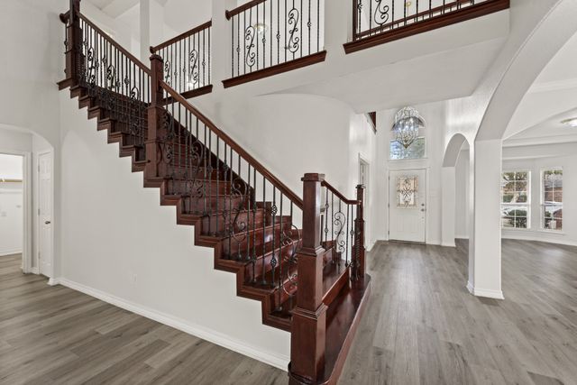 202 Forestridge Drive, Mansfield, TX 76063