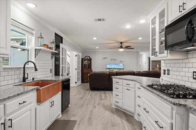 1003 Newell, Hudson Oaks, TX 76087