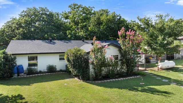1003 Newell, Hudson Oaks, TX 76087