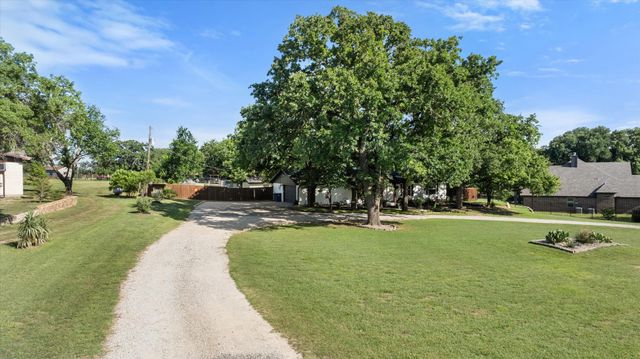 1003 Newell, Hudson Oaks, TX 76087