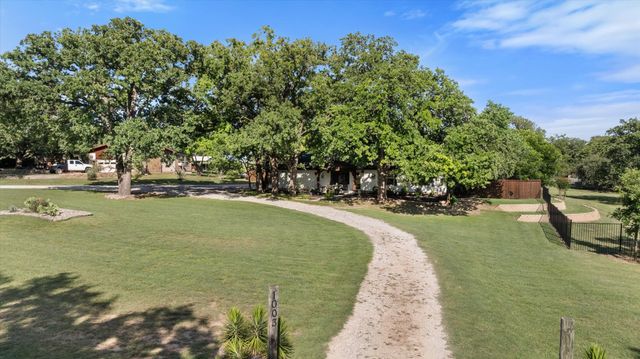 1003 Newell, Hudson Oaks, TX 76087