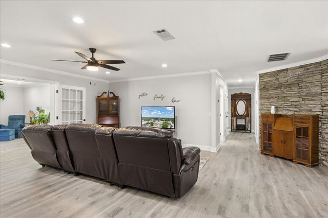 1003 Newell, Hudson Oaks, TX 76087