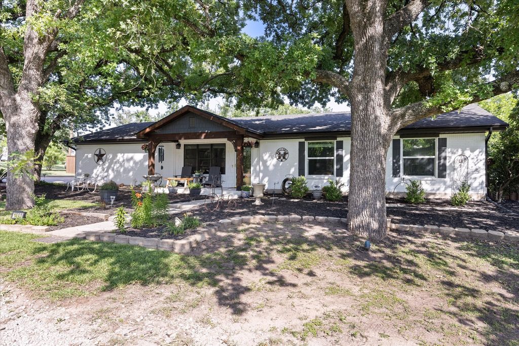 1003 Newell, Hudson Oaks, TX 76087