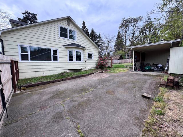 736 NW 3rd Street, Grants Pass, OR 97526