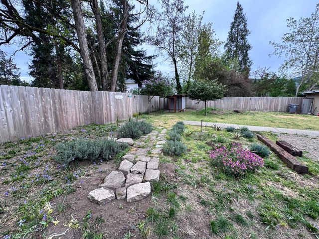 736 NW 3rd Street, Grants Pass, OR 97526