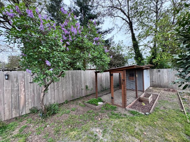 736 NW 3rd Street, Grants Pass, OR 97526