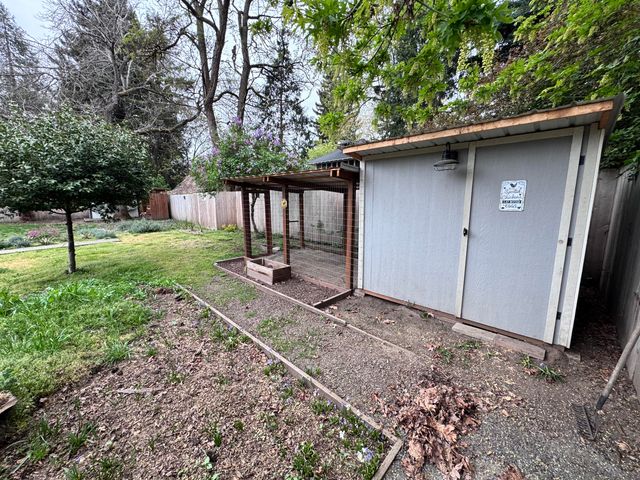 736 NW 3rd Street, Grants Pass, OR 97526