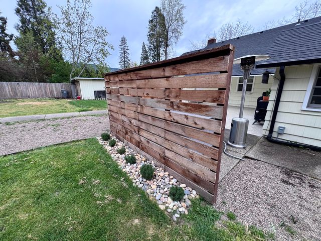 736 NW 3rd Street, Grants Pass, OR 97526