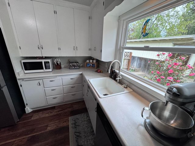 736 NW 3rd Street, Grants Pass, OR 97526