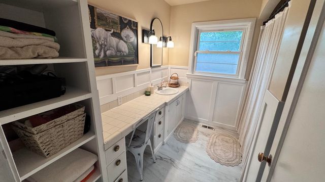 736 NW 3rd Street, Grants Pass, OR 97526