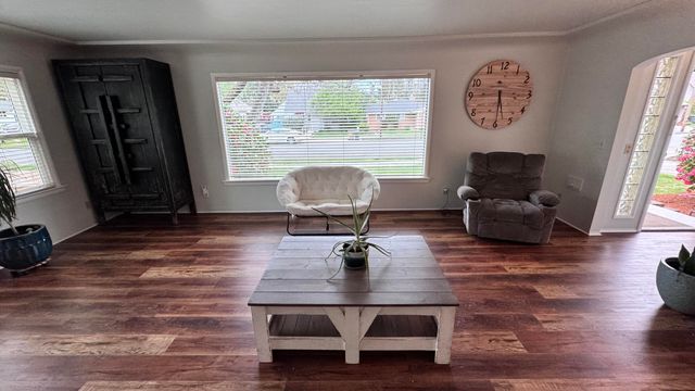 736 NW 3rd Street, Grants Pass, OR 97526