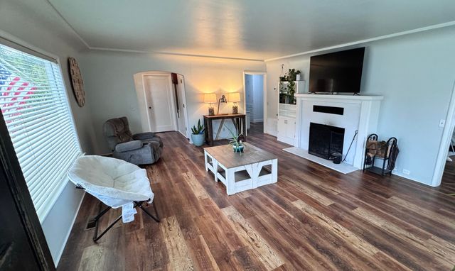 736 NW 3rd Street, Grants Pass, OR 97526