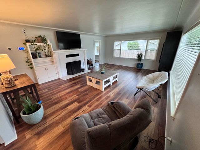 736 NW 3rd Street, Grants Pass, OR 97526