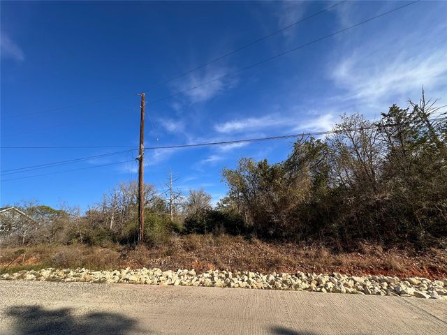 243 Hanauma DR, Bastrop, TX 78602