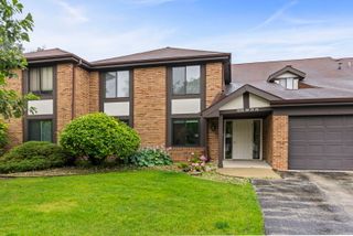 5824 Doe Circle 5824, Westmont, IL 60559