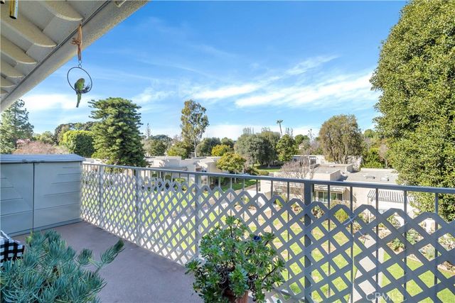 957 Calle Aragon N, Laguna Woods, CA 92637