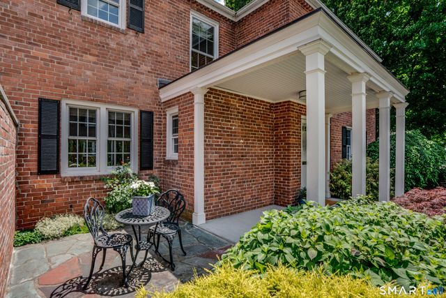 1040 Farmington Avenue 5, West Hartford, CT 06107