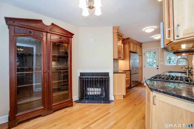 1040 Farmington Avenue 5, West Hartford, CT 06107