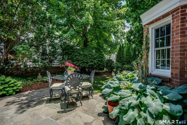 1040 Farmington Avenue 5, West Hartford, CT 06107